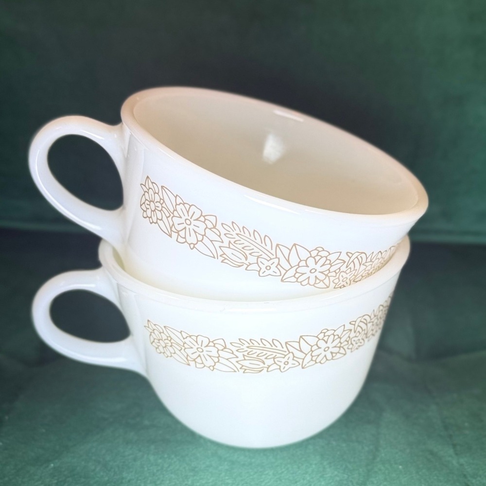 Pyrex Floral Mugs Milk Glass Coffee Cups Set of 2 Microwave Safe - Picture 2 of 3